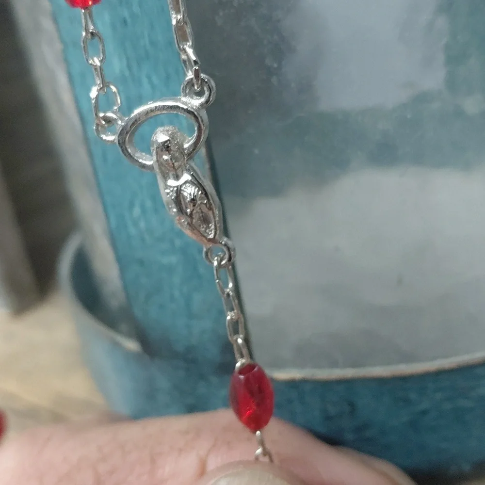 Sold!!!!💥💥💥Red Beaded Rosary With Silver Crucific - Picture 4 of 4